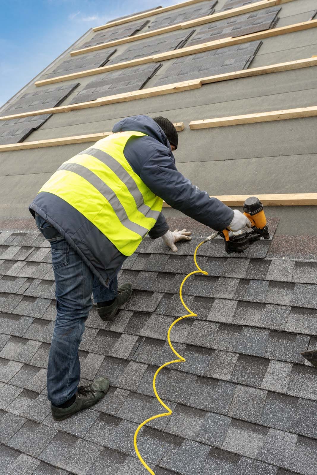 Installation of a shingle roof